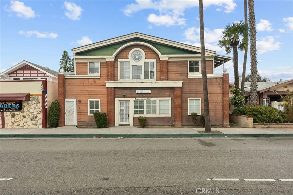 713 S Anaheim Blvd