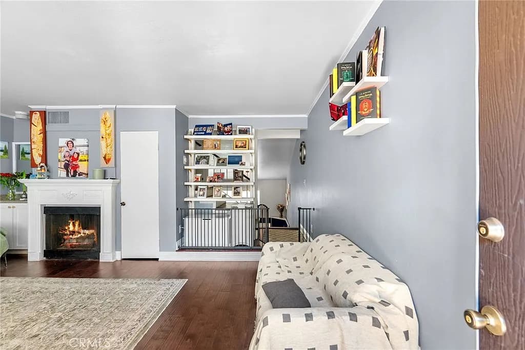 5463 Newcastle Ave Unit 8